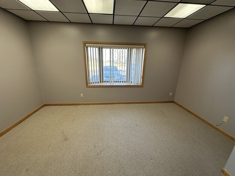 More Photos Of 8080 Utah St, Merrillville Office For Lease
