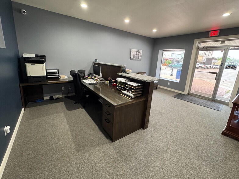More Photos Of 119 E 2nd St, Hallettsville Office For Lease