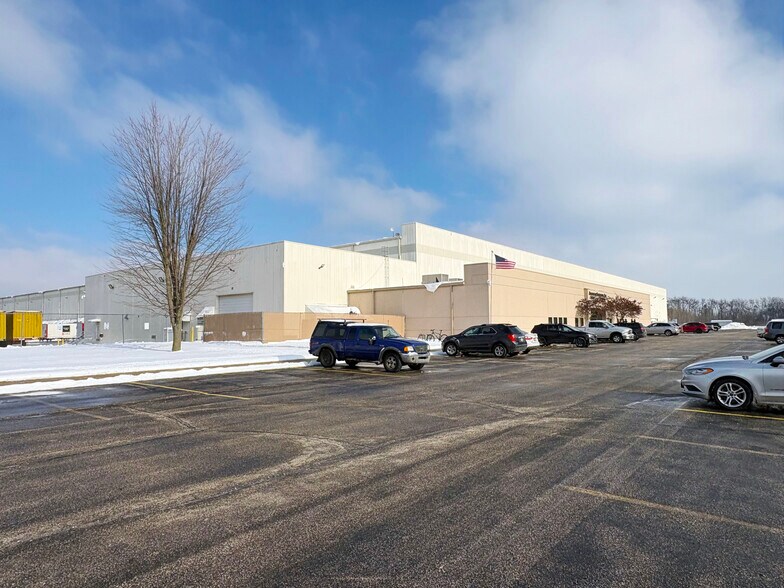 More Photos Of 33 Industrial Pky, La Porte Distribution For Lease