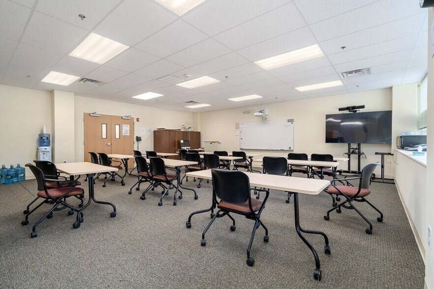 More Photos Of 141 Mansion Dr, Walpole Office For Sale