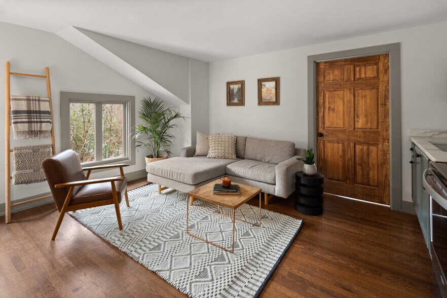 More Photos Of 56 Turner Mill Ln, Stowe Specialty For Sale