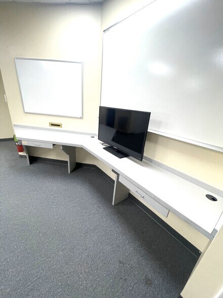 More Photos Of 2443 St Johns Bluff Rd S, Jacksonville Service For Sale