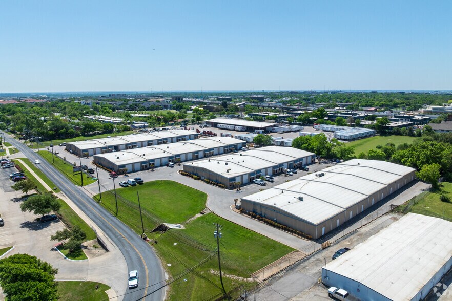 More Photos Of 501 W Powell Ln, Austin Warehouse For Lease