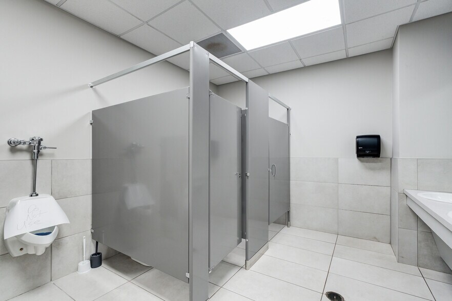 More Photos Of 2405 114th St, Lubbock Office For Sale