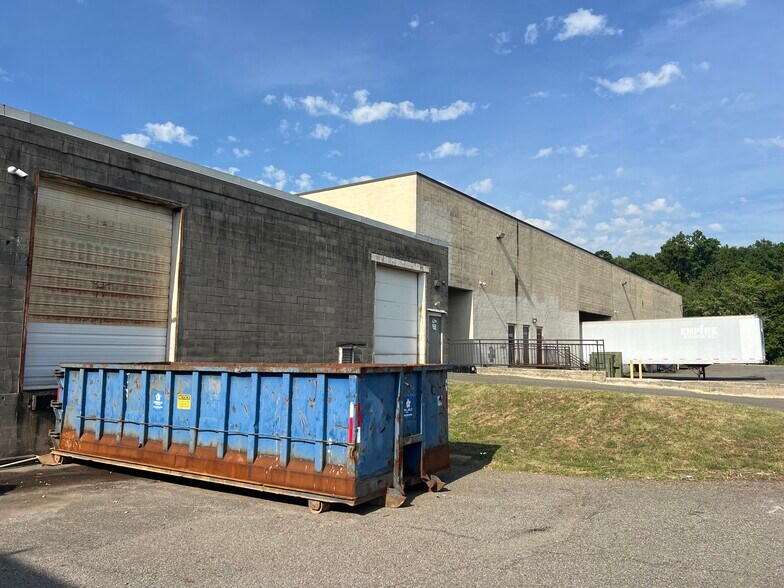 More Photos Of 365 Blair Rd, Avenel Warehouse For Lease