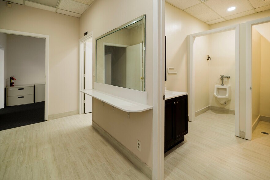 More Photos Of 5369 N Nob Hill Rd, Sunrise Office For Lease