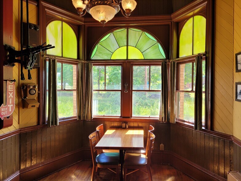 More Photos Of 26 Depot Ave, Windsor Restaurant For Sale