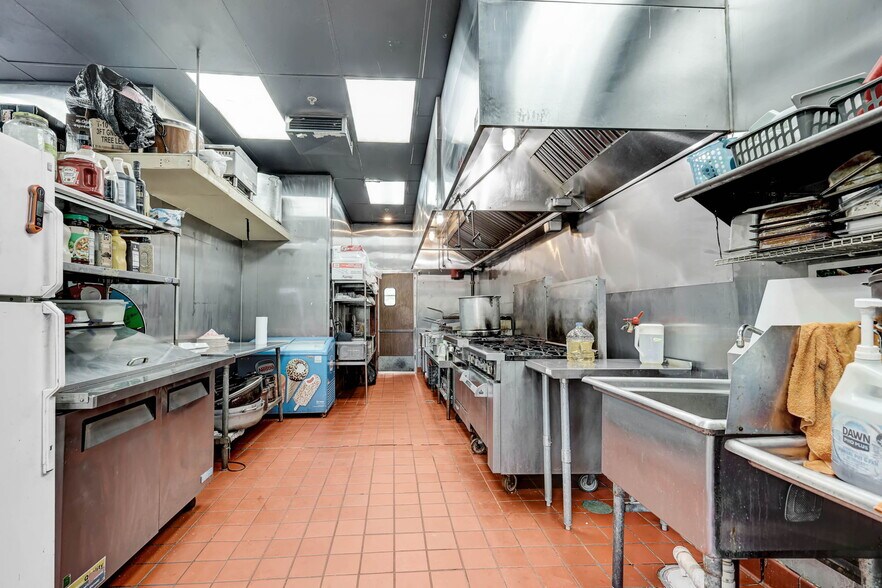 More Photos Of 3885 Mundy Mill Rd, Oakwood Freestanding For Lease