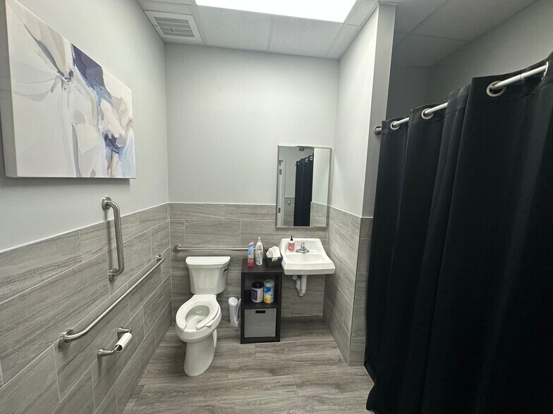 More Photos Of 11651-11657 Parkside Dr, Knoxville Freestanding For Lease