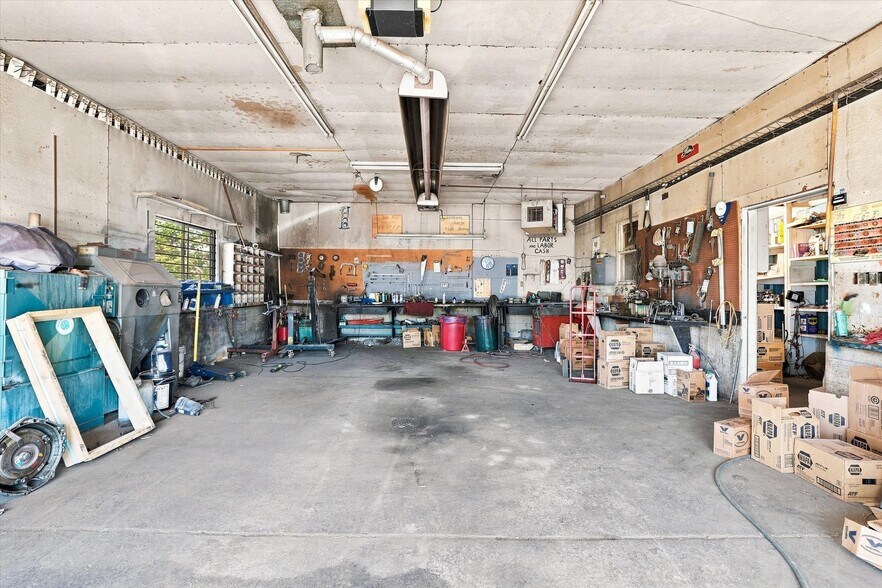 More Photos Of 9975 6400 w, Tremonton Office For Sale