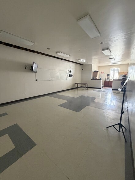 More Photos Of 1036 E Compton Blvd, Compton Storefront Retail Office For Lease