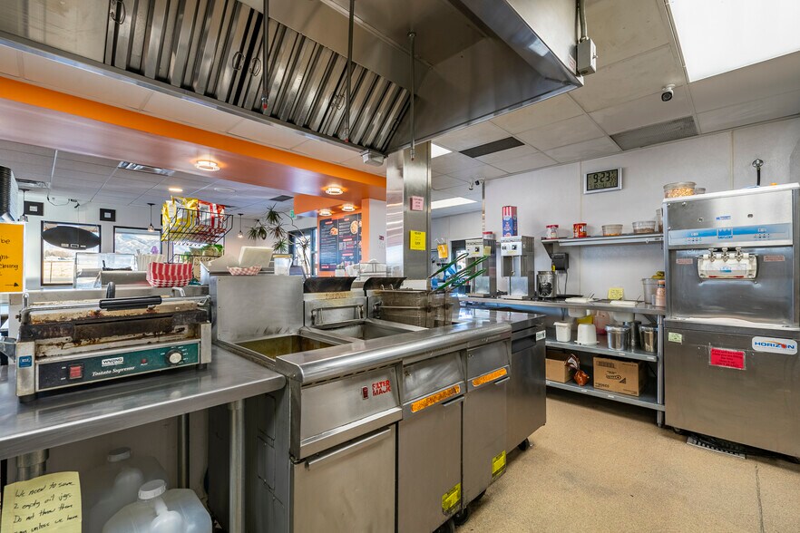 More Photos Of 7903 S Airport Rd, West Jordan Fast Food For Sale