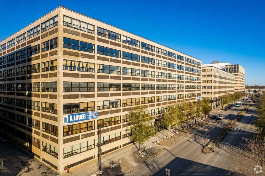 More Photos Of 111 Rue Chabanel O, Montréal Loft Creative Space For Lease