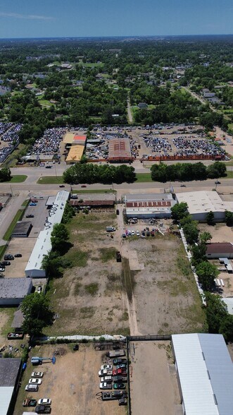 More Photos Of 6310 N Shepherd Dr, Houston Auto Salvage Facility For Sale