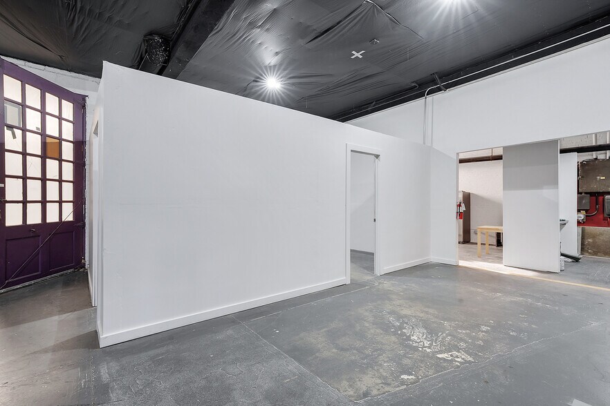 More Photos Of 660 N Thompson St, Portland Showroom For Sale