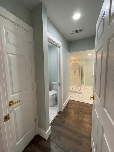 More Photos Of 18002 Kuykendahl Rd, Spring Showroom For Sale