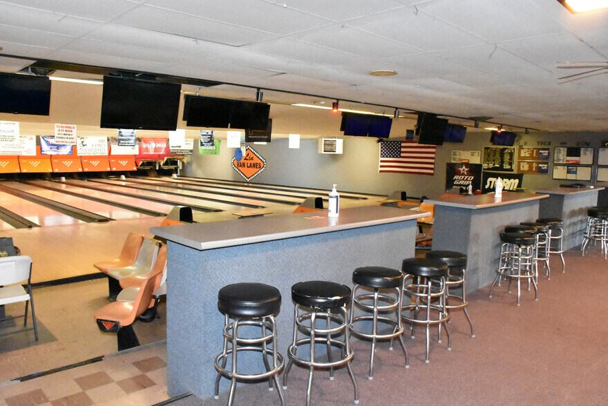 More Photos Of 11712 Hydetown Rd, Titusville Bowling Alley For Sale