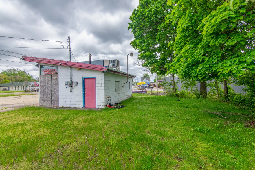 More Photos Of 70 W Carleton Rd, Hillsdale Convenience Store For Sale