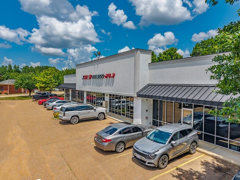 More Photos Of 304 Heritage Dr, Oxford General Retail For Sale