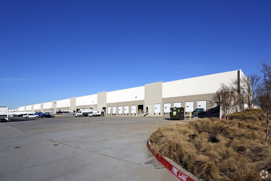 More Photos Of 1200 Mustang Dr, Dallas Distribution For Lease