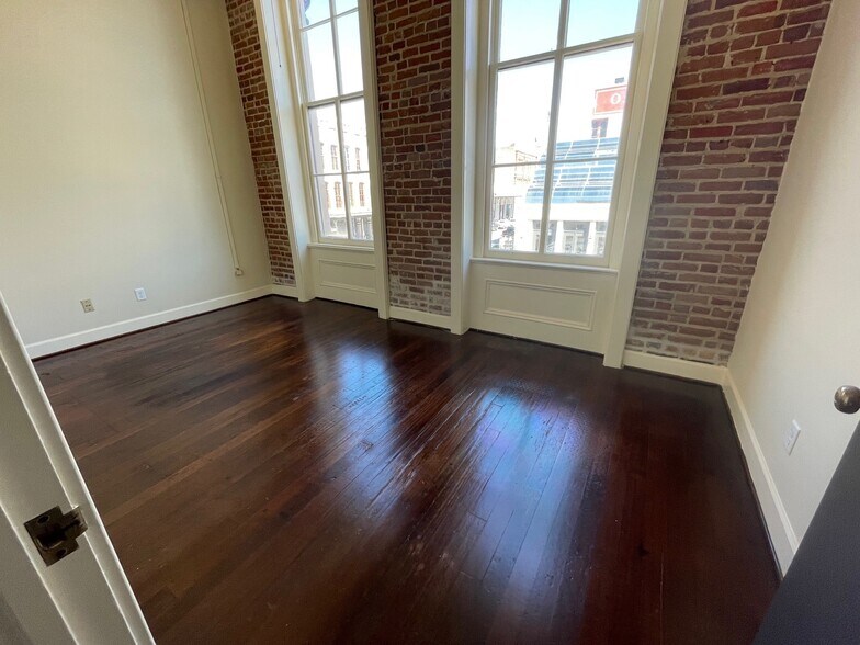 More Photos Of 2301 Strand St, Galveston Office For Lease