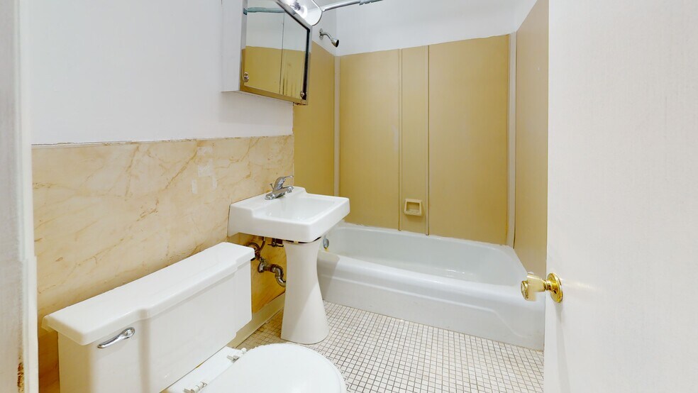 More Photos Of 4600 Duke St, Alexandria Apartments For Sale