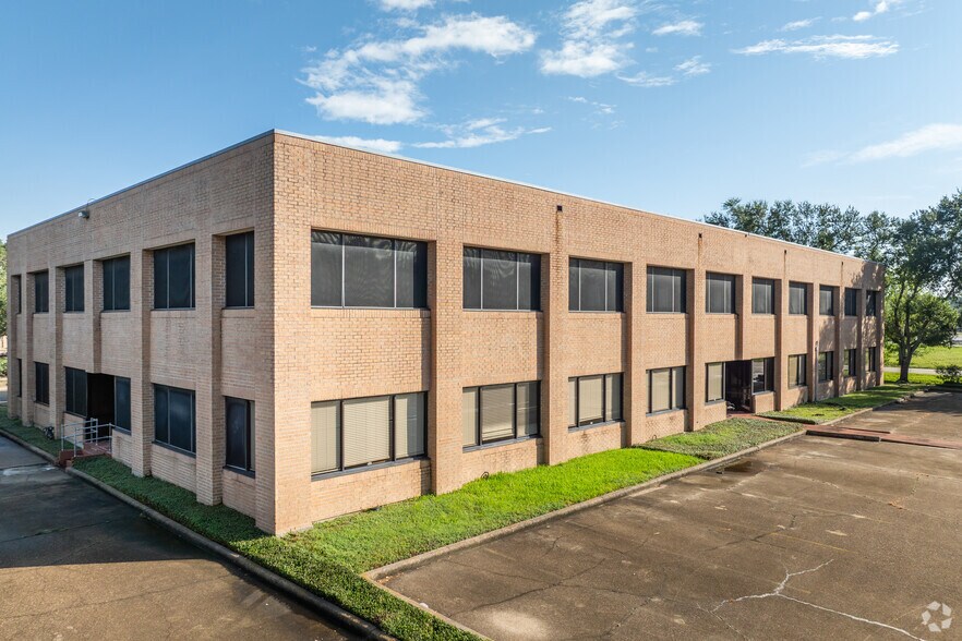 More Photos Of 3828 Hughes Ct, Dickinson Medical For Lease