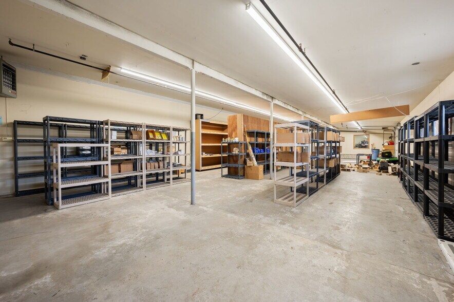 More Photos Of 16 E Industrial Rd, Branford Warehouse For Lease