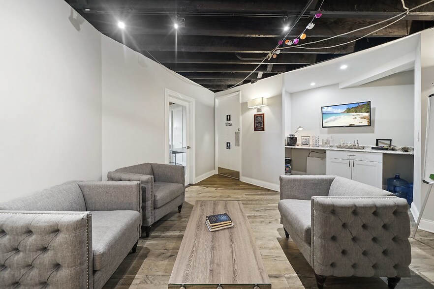 More Photos Of 1000 N Milwaukee Ave, Chicago Loft Creative Space For Lease