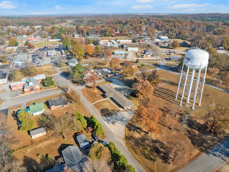 More Photos Of 105 Kentucky Ave S, Parsons Light Distribution For Sale