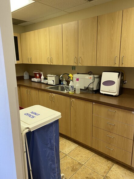 More Photos Of 1585 N Barrington Rd, Hoffman Estates Medical For Sale