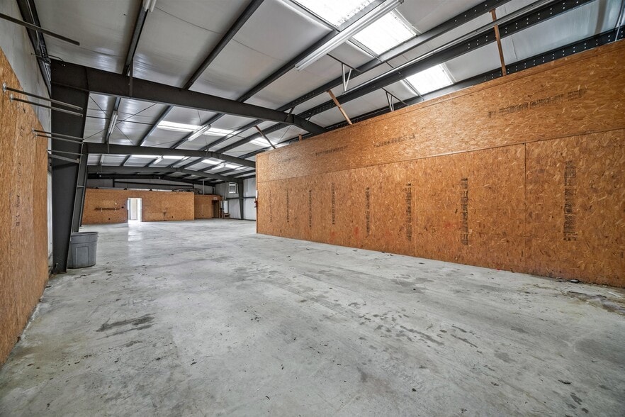 More Photos Of 808 E Parker St, Graham Industrial For Sale