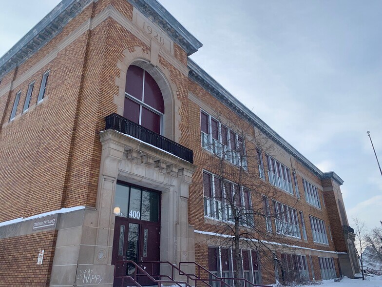 More Photos Of 400 1st Ave SW, Chisholm Apartments For Sale