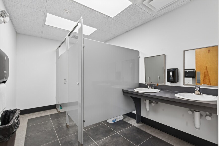 More Photos Of 2 Raymond Dr, Havertown Light Manufacturing For Lease
