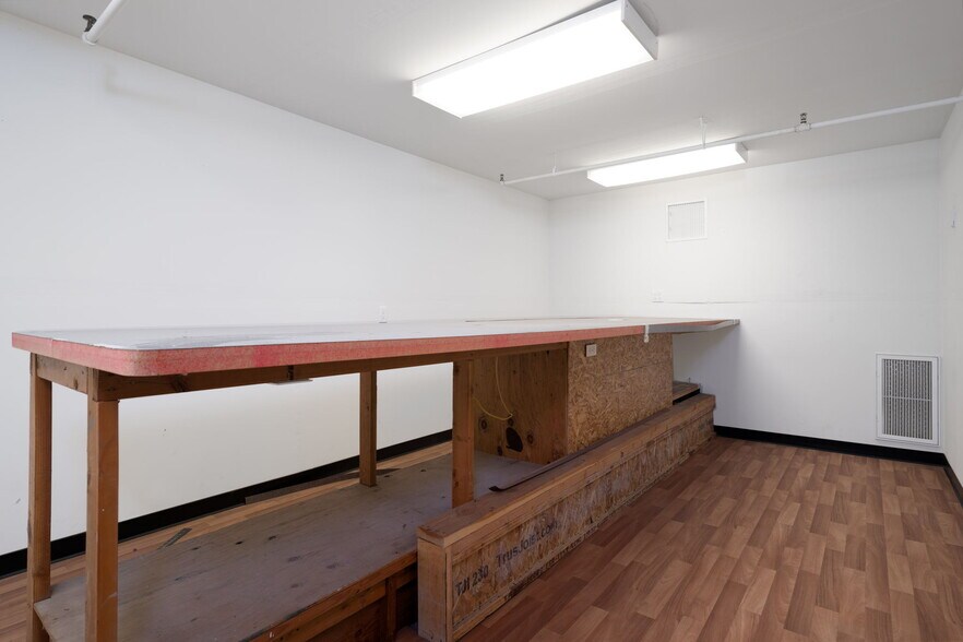 More Photos Of 320 Kentucky St, Bakersfield Manufacturing For Sale