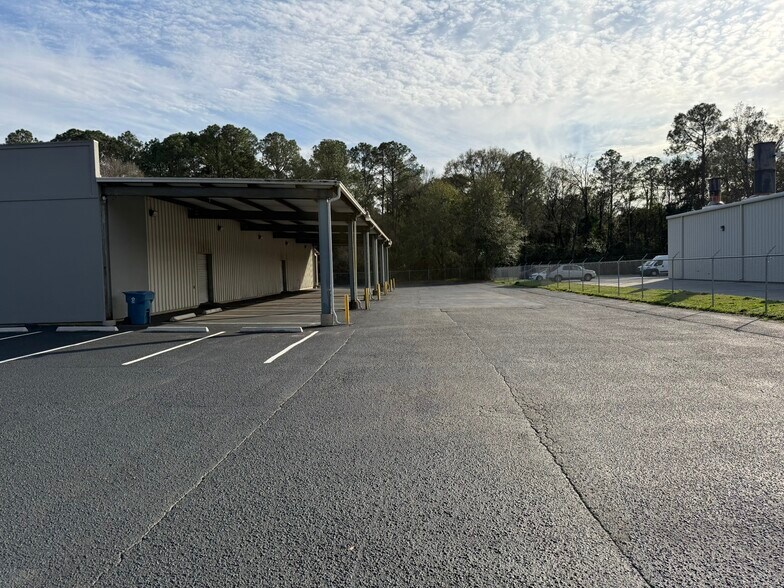 More Photos Of 8033 Airway Park Dr, Mobile Light Distribution For Lease