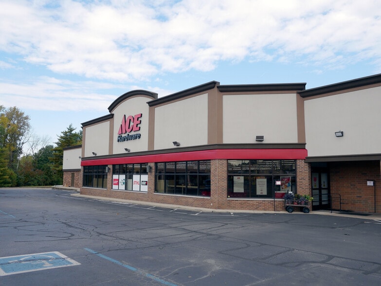 More Photos Of 8904-8924 S Meridian St, Indianapolis Unknown For Lease