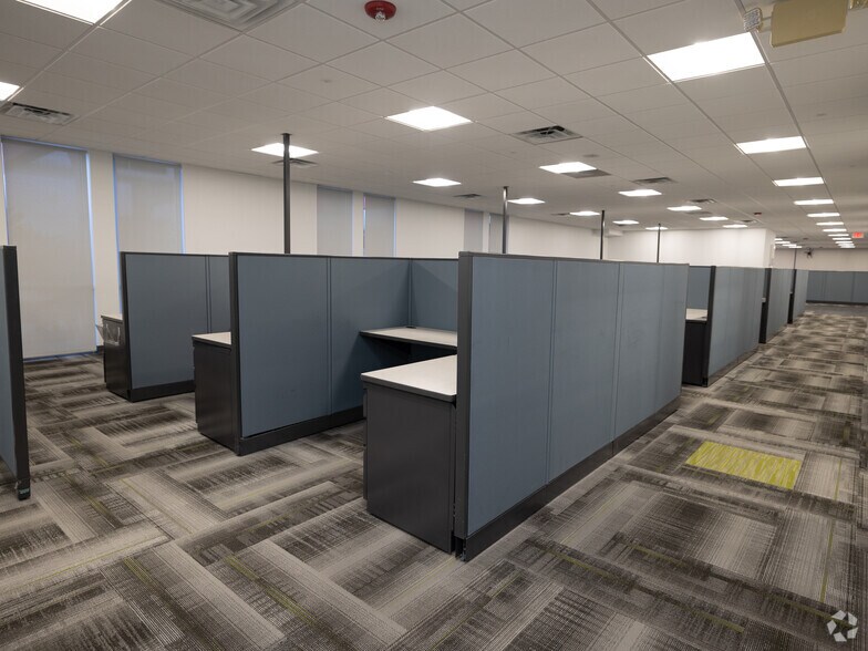 More Photos Of 3733 University Blvd W, Jacksonville Office For Lease