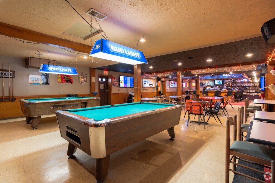 More Photos Of 199 E Hwy 60, Pekin Bar For Sale