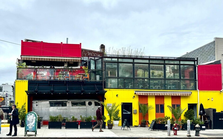 Primary Photo Of 571 Lorimer St, Brooklyn Restaurant For Lease
