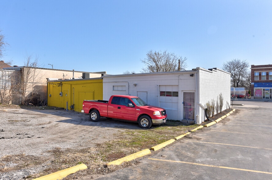 More Photos Of 8614-8616 N 30th St, Omaha Storefront For Sale