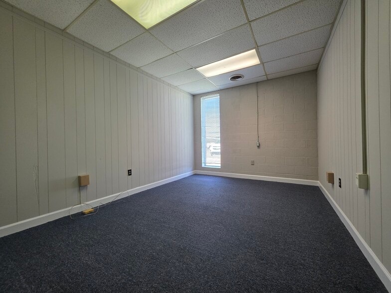 More Photos Of 404 St Andrews Dr, Greenville Office For Lease