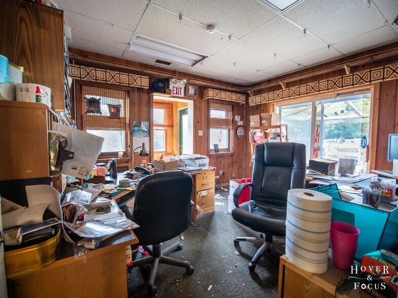 More Photos Of 706 E Burnett Rd, Island Lake Warehouse For Sale