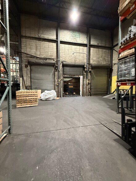 More Photos Of 27 Selvage St, Irvington Warehouse For Lease