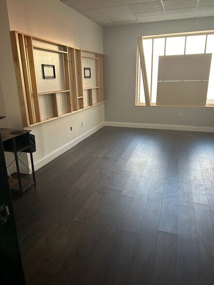 More Photos Of 5104 31st Ave, Woodside Office For Lease