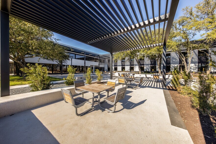 More Photos Of 14231 Tandem Blvd, Austin Office For Lease