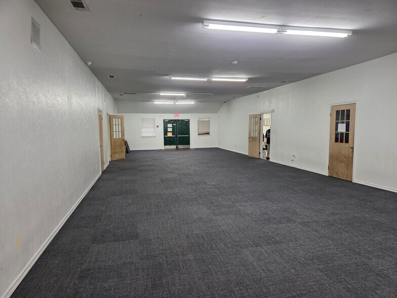 More Photos Of 1339 N Masters Dr, Dallas General Retail For Sale