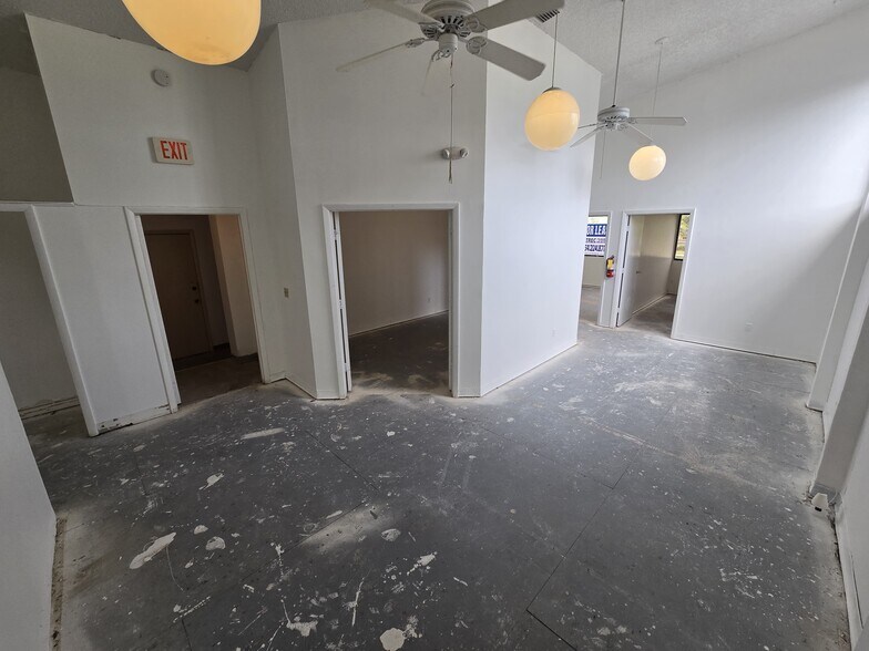More Photos Of 5800-5820 N University Dr, Fort Lauderdale Storefront Retail Office For Lease