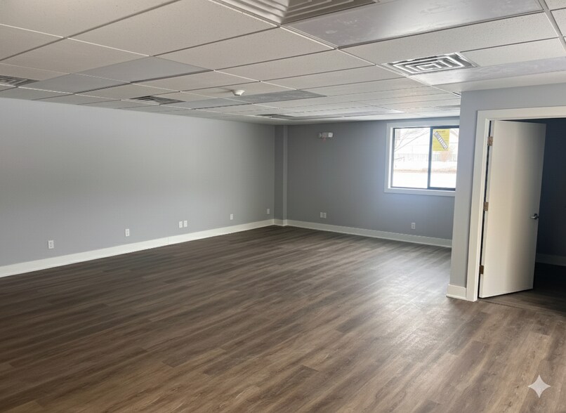 More Photos Of 1001 Geneva St, Shorewood Warehouse For Lease