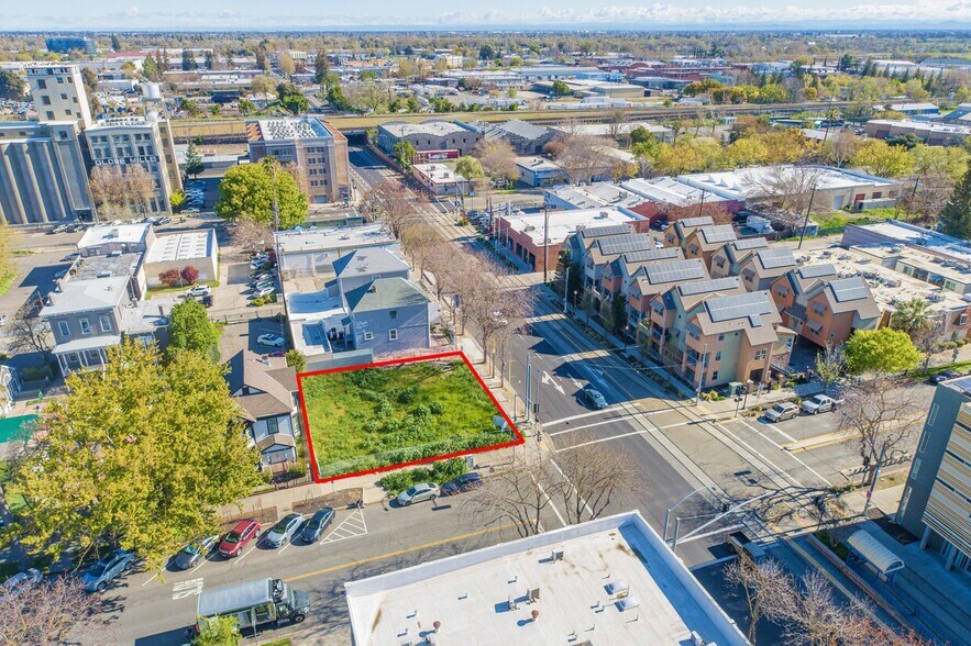 More Photos Of 330 12th St, Sacramento Land For Sale